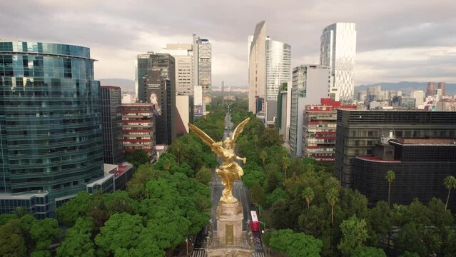 Angel of Independence, Popular landmark in Mexico City. forward drone shot.