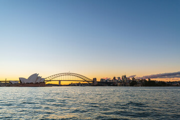 Obraz premium Sydney Harbour Bridge with North Sydney at sunset time