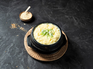 Ttukbaegi egg soup, Korean food