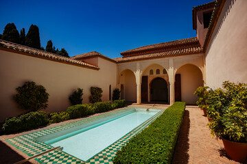 Fototapeta na wymiar Interior court with fountain and pools of Alcazaba castle
