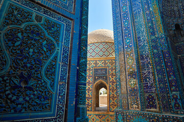 Arch entrance in mausoleum Shahi Zinda in Samarkand - obrazy, fototapety, plakaty