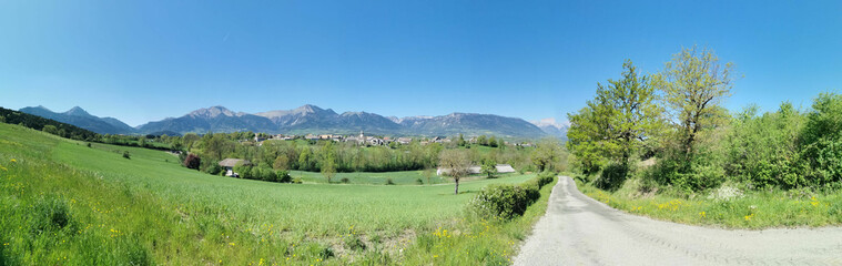 Fototapeta na wymiar Alpes, les monts du trève en vue panoramique
