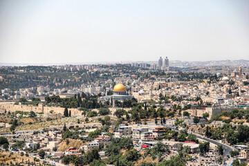 Fototapeta premium Jerusalem old city, landscape view, Dome of the Rock and Al Aqsa Mosque from the Mount of Olives in Jerusalem, Israel.