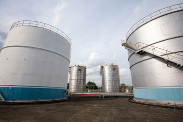 Tank oil refinery plant and storage white tank steel long pipes and pipe elbow oil
