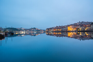 Fototapeta na wymiar Early morning view from the Douro river and Porto, Portugal. 
