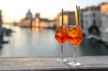 Fototapete two Aperol Spritz in Venice, in the background the view from the Accademia Bridge © Lichtwolke99