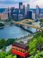 Red car of Duquesne Incline with Pittsburgh downtown panorama on background at sunset - obrazy, fototapety, plakaty