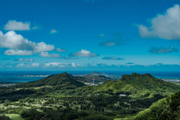 Nuʻuanu Pali Lookout, Oahu, Hawaii. Impressive view of windward Oʻahu from brink of pali (cliffs)...