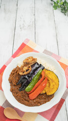 素揚げした野菜のカレーライス　イメージ