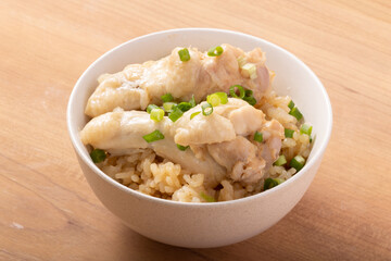 骨付き手羽元のほぐし飯　(炊き込みご飯)