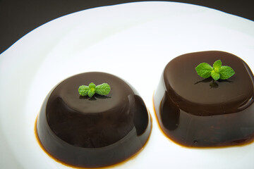 夏にぴったりなデザート　手作りの冷たいコーヒーゼリー