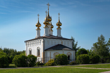 View of the Church of the Entrance of the Lord to Jerusalem (Entrance-Jerusalem Church) on a sunny summer day, Suzdal, Vladimir region, Russia - obrazy, fototapety, plakaty