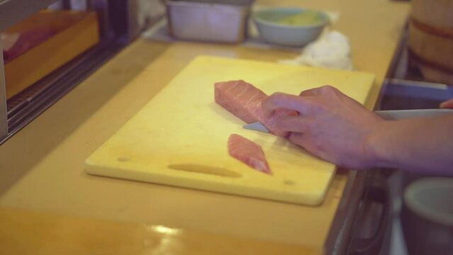 Work of the sushi chef｜cut tuna toro