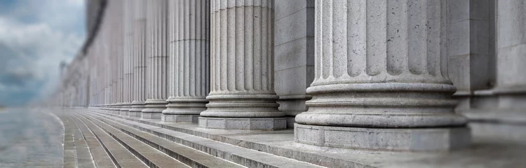 Photo sur Plexiglas Etats Unis Stone colonnade and stairs detail. Classical pillars row in a building facade