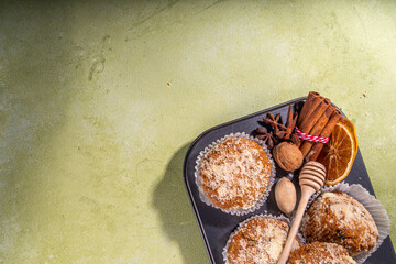 Apple pie crumble muffins