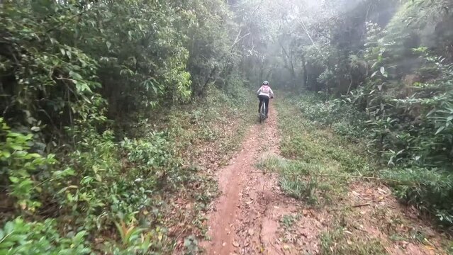 Serra do Japi Mountain Biking: Adrenaline and Stunning Views. Fluid Footage - GoPro - 4k - Helmet view (POV)