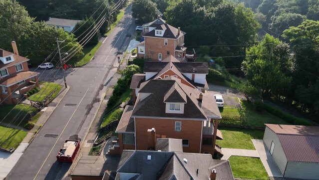 A quick orbiting full 360-view of a typical brick Pennsylvania home. Pittsburgh suburbs.  	