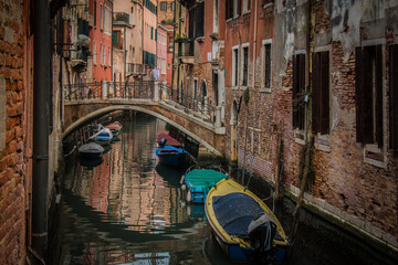 Fototapeta na wymiar Un canal à Venise.