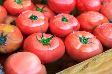 新鮮なトマト