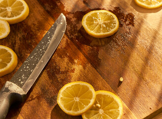 Fresh, organic and juicy lemons and lemon slices ready to make a cold lemonade.