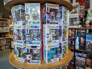 Naklejka premium Tallinn, Estonia - July 11, 2023: Funko POP with different popular movie character toys on a shelf. Funko Inc is American company that manufactures licensed and limited pop culture collectibles.