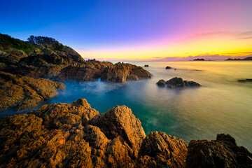 Fototapeta na wymiar Sunrise on Little Palm Beach, Waiheke Island, New Zealand.