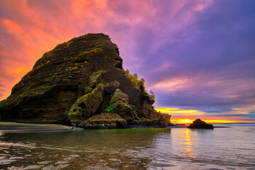 Taitomo Rock, Piha Beach, New Zealand.