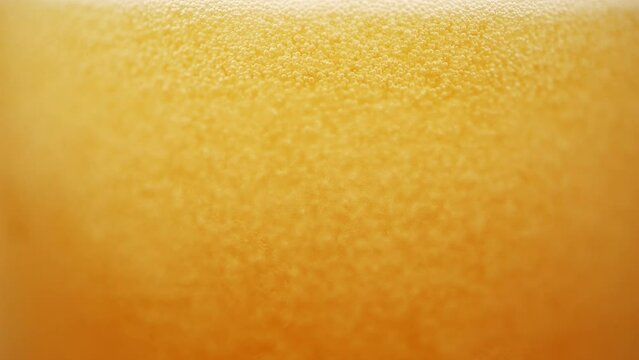 ビールの泡のクローズアップ動画