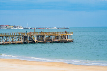 Obraz premium Muelle en la playa