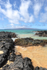 Fototapeta na wymiar Beautiful Maui Beach on a sunny day. - Hawaii