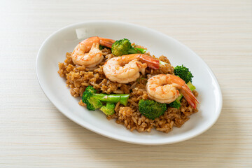 fried rice with broccoli and shrimps