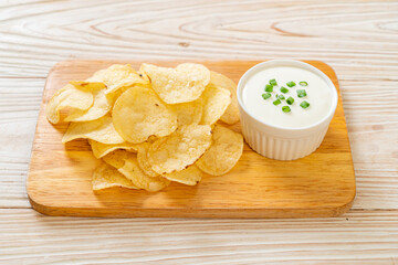 potato chips with sour cream