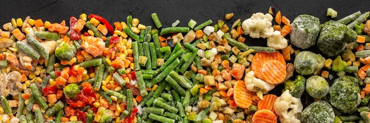 Fototapeten Frozen vegetable mix banner, frozen green beans and broccoli, corn and carrots, brussels sprouts and cauliflower, peas and bell peppers, eggplant and zucchini, top view © pundapanda