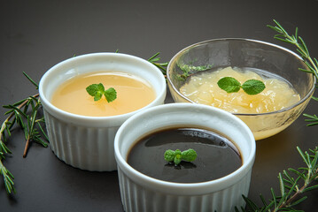 つるりとした食感がいい夏のデザート、寒天ゼリー