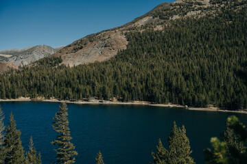 Fototapeta na wymiar Beautiful Tenaya lake and mountains reflection, Yosemite National park
