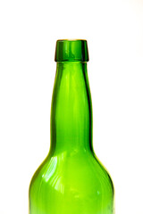 Botella de sidra sobre fondo blanco (Sidra Asturiana)