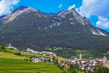 Fototapeta na wymiar Riom-Parsonz, Kreis Surses im Bezirk Albula des Kantons Graubünden in der Schweiz
