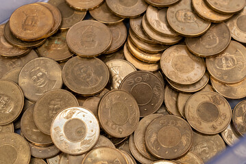 New Taiwan dollar 50 yuan coins, very many coins