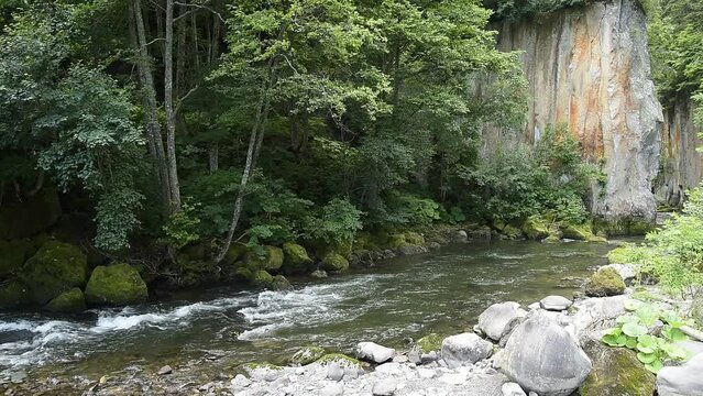 層雲峡大函近くの石狩川