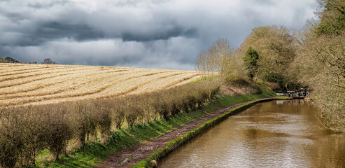 The rain is coming to the canal