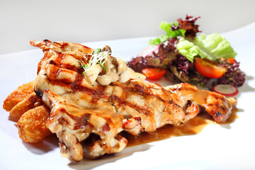 delicious grilled fresh chicken chop meat w black pepper sauce and broccoli salad vegetable in white plate on brown background premium western cafe halal food menu for restaurant