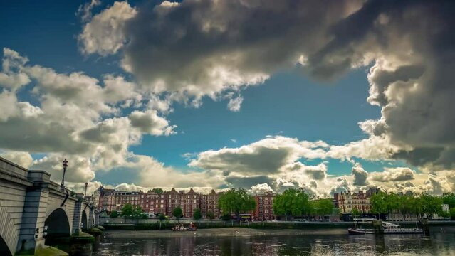 River thames from Putney Pier - timelapse video