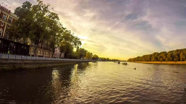 River thames from Putney Pier - timelapse video