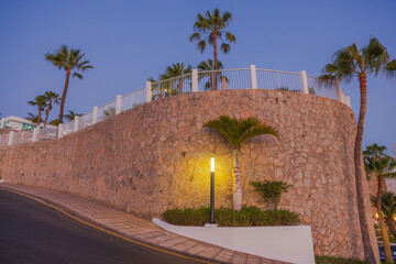 Naklejka premium Beautiful view of fenced hotel area at top of mountain hill on evening sky background. Spain. Gran Canaria.