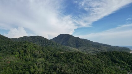 Obraz na płótnie Canvas cloudy jungle mountain Koh Lanta, Thailand