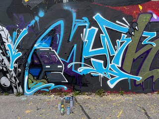 Colorful grafiti on large wall