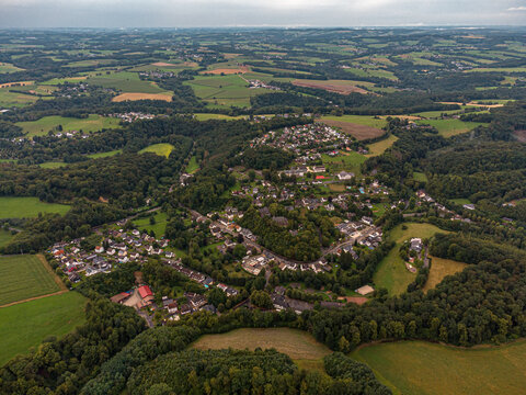 Luftaufnahme von Sch&ouml;nenberg (Ruppichteroth), Rhein-Sieg-Kreis, Sommer 2023