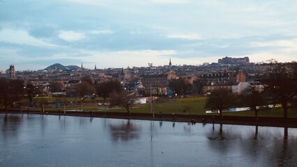 Fototapeta na wymiar Edinburgh skyline from Inverleith Park in winter 