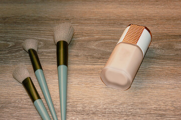 make up brushes and powder