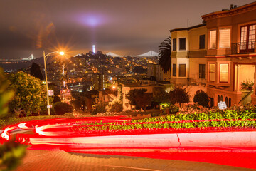The crooked Lombard Street in San Francisco at night
